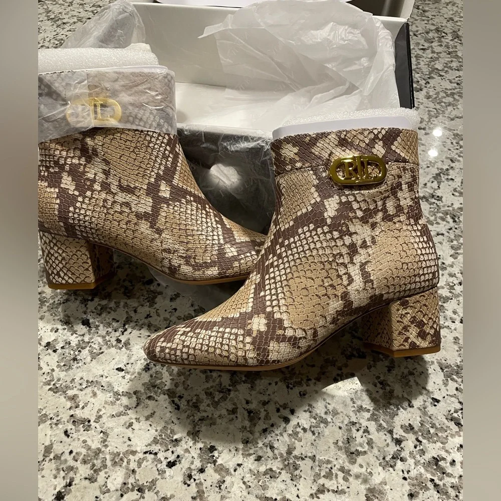 Lauren Ralph Lauren snake print Boots. - Picture 1 of 17